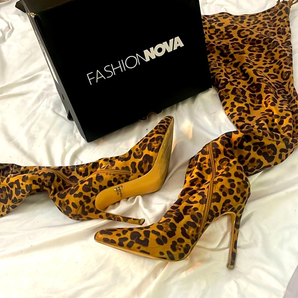 Shoes - Ladies!This is a thigh boot! Size 11. Pair w/mini skirts, mini dress or shorts!